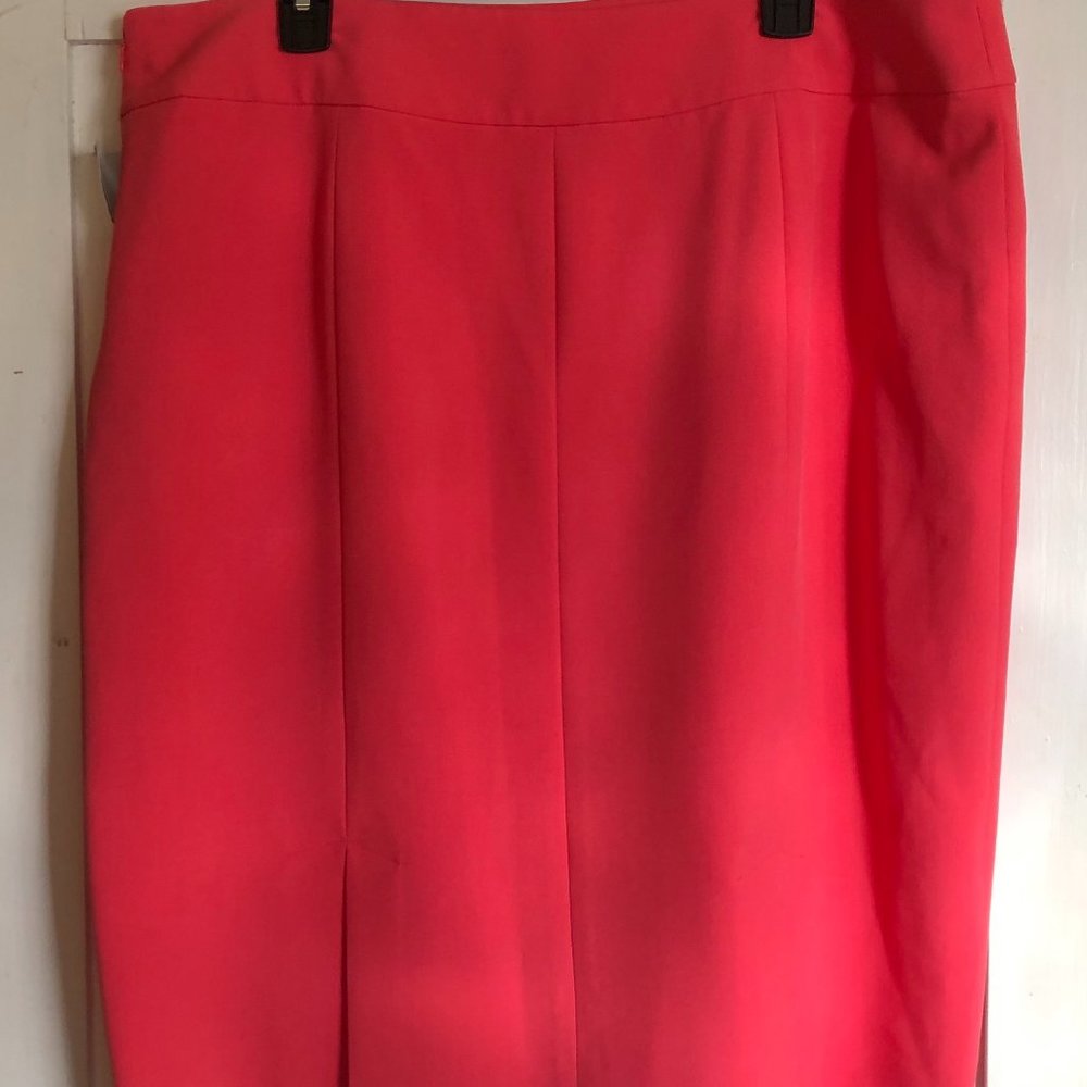 Evan Picone black label coral skirt. NWT. Size 18